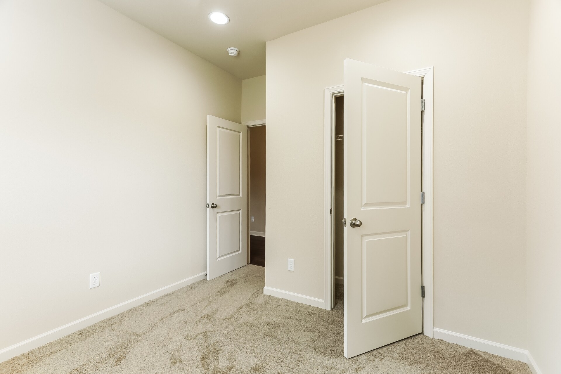 Building Photo - 325 Clover Cir