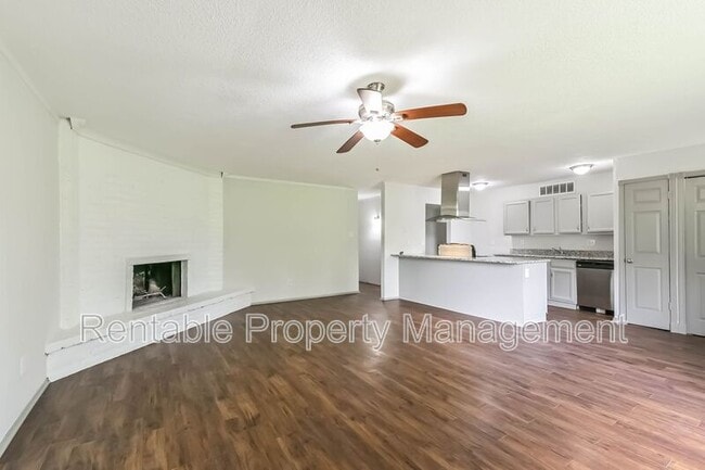 Building Photo - 14634 Dartwood Dr