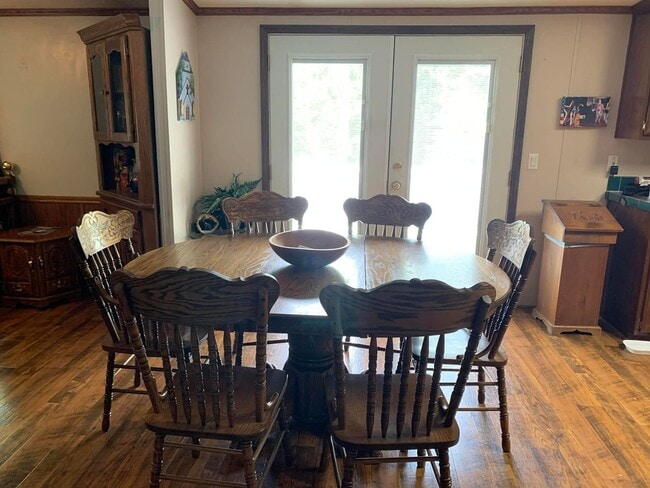 Building Photo - Welcome to this  4-bedroom, 2-bathroom home located in the picturesque Sevierville, TN.