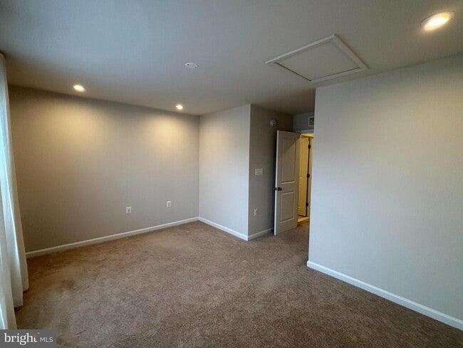 Building Photo - 24 Anthem St