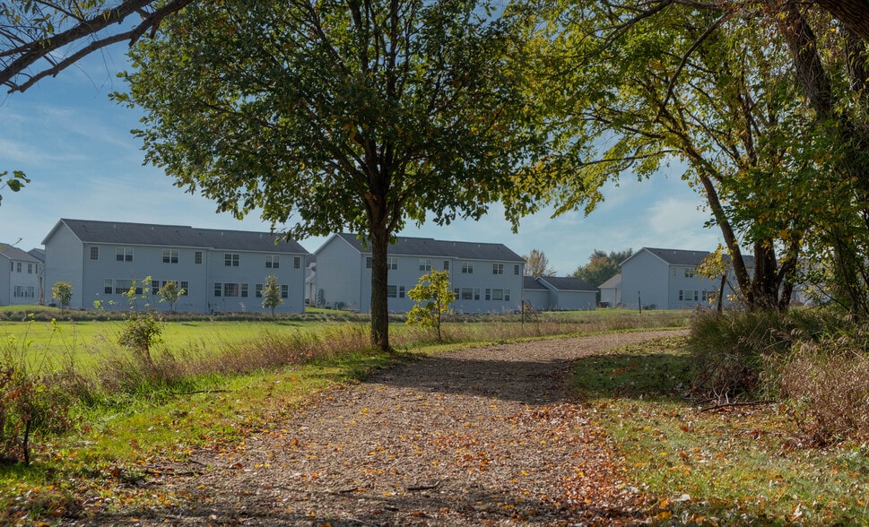 Building Photo - 1001 Alpine Way