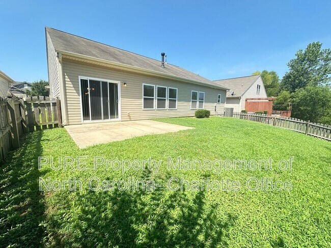 Building Photo - 3520 Larkhaven Ave SW