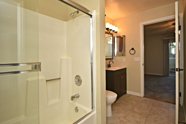 Building Photo - Great Upstairs  2BD Condo with washer/drye...