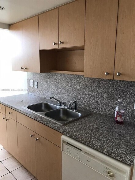 Building Photo - 1470 NE 123rd St