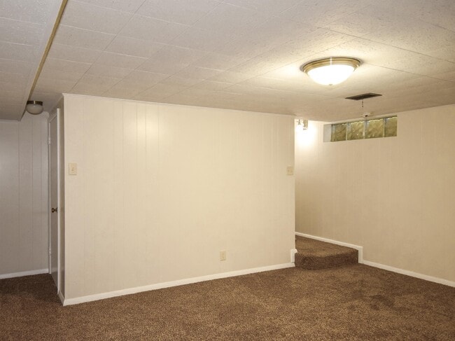 Building Photo - 241 E 900 N