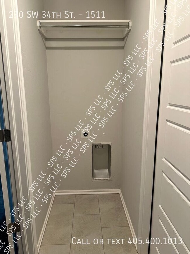 Building Photo - 230 SW 34th St