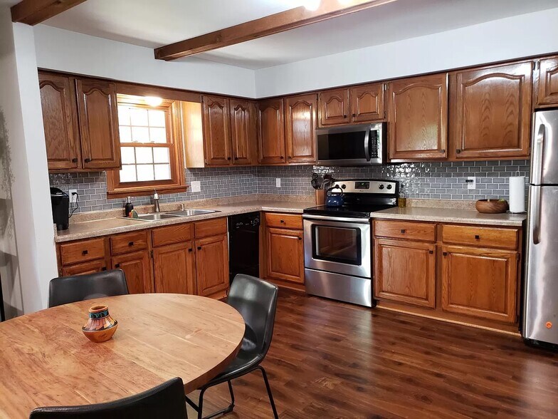 Kitchen - 4880 S 69th St