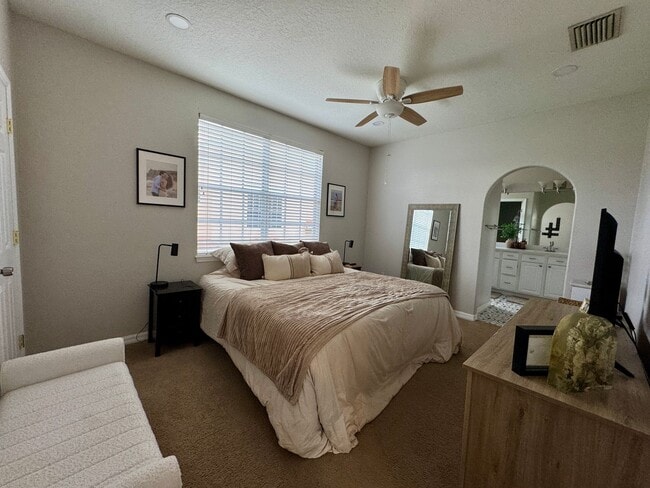 Building Photo - Private Townhouse in Heart of South Tampa