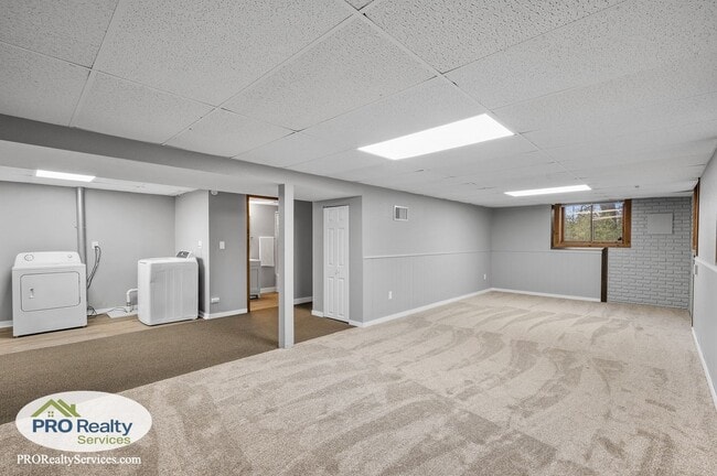 Building Photo - 5 Bedroom Home in Chisago City