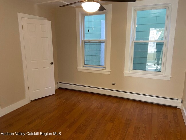 Primary Photo - 214 Robinson St