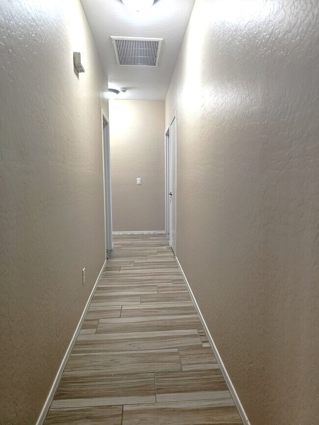 Building Photo - 2300 E Magma Rd