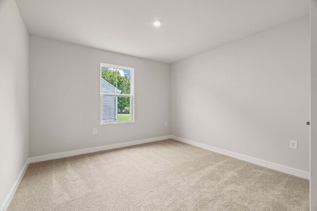 Building Photo - Beautiful White House Home | Granite Counters, Gas Range & One-Level Living
