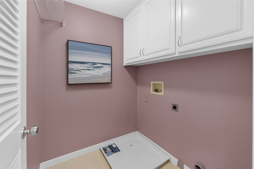 Building Photo - 2755 Dietrich Dr