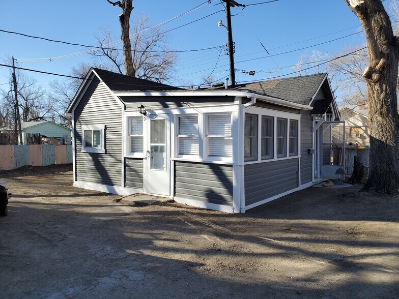 Front entrance - 635 Elm Ave