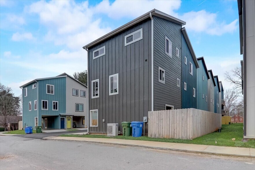 Building Photo - 1 W Citra St