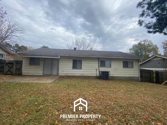 Building Photo - 4453 Kerwin Dr