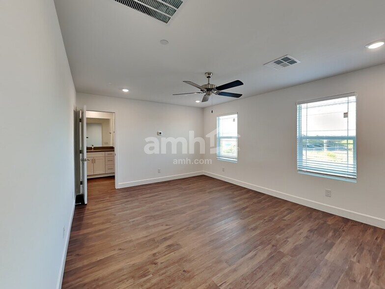 Building Photo - 296 Yasmin Daylily Pl