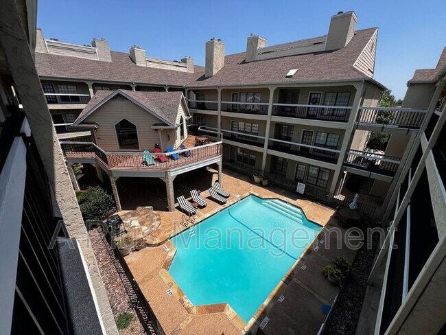 Primary Photo - 4800 W Lovers Ln
