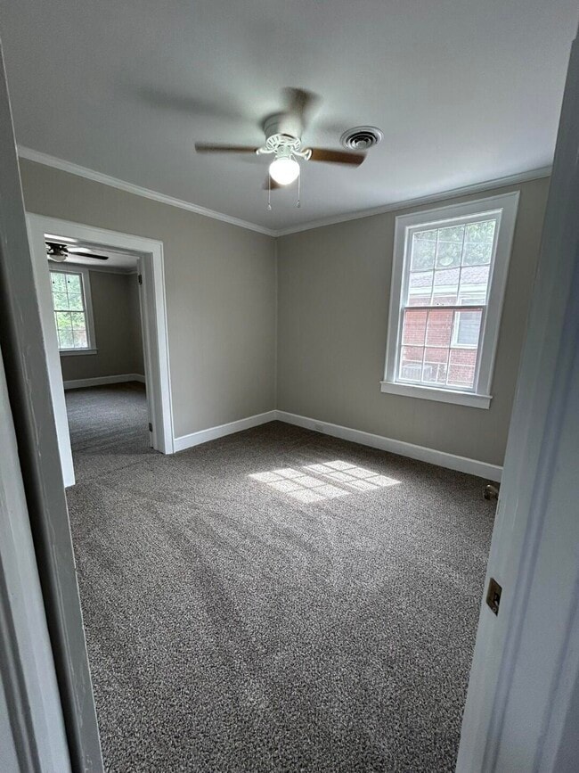 Building Photo - 411 E Charlotte Ave