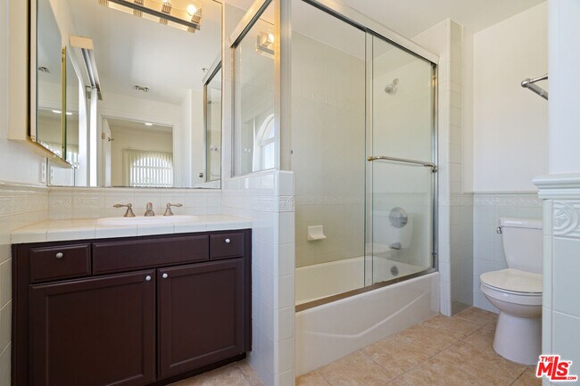 Building Photo - 3328 Oakhurst Ave