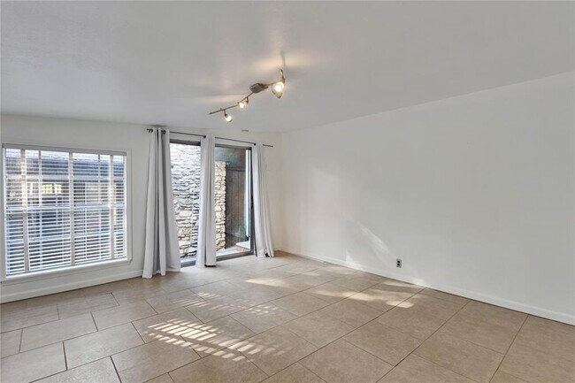 Building Photo - 10903 Mellow Ln