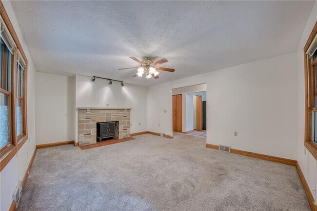 Building Photo - 4465 Mt Troy Rd Ext