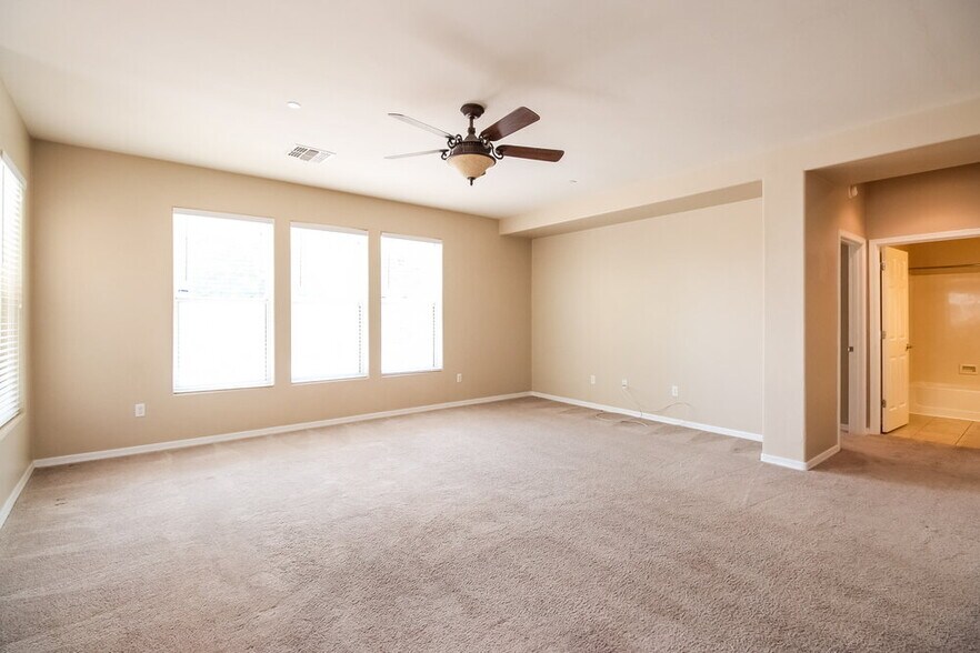 Building Photo - 617 Vuelta Buril