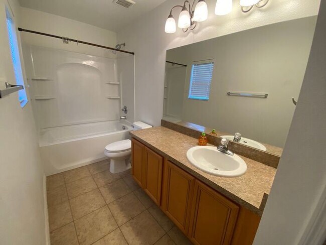 Building Photo - AVALON PARK EAST ORLANDO-$500 OFF THE FIRST MONTH'S RENT