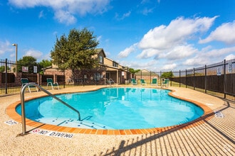Building Photo - Hunters Glen Townhomes