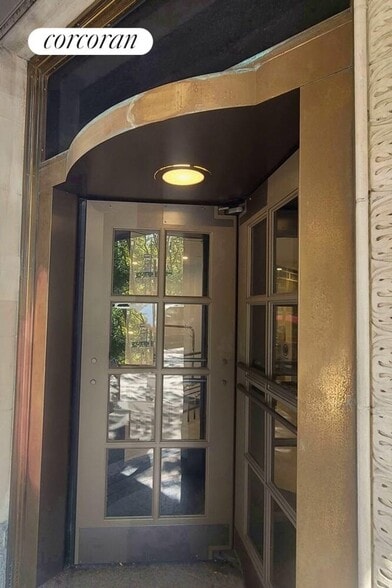 Building Photo - 45 W 81st St