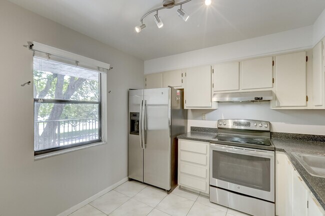 Building Photo - 6751 N University Dr