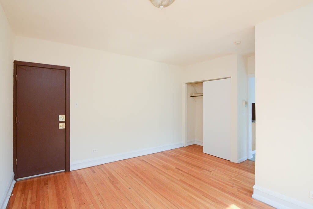 Building Photo - 3300 W Schubert Ave