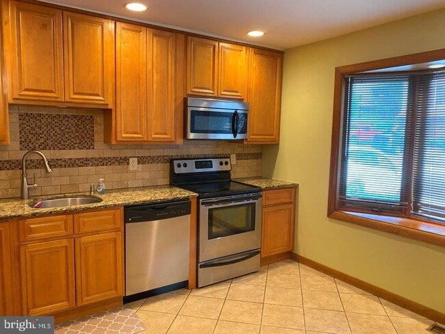 Building Photo - 49 Helios Ct