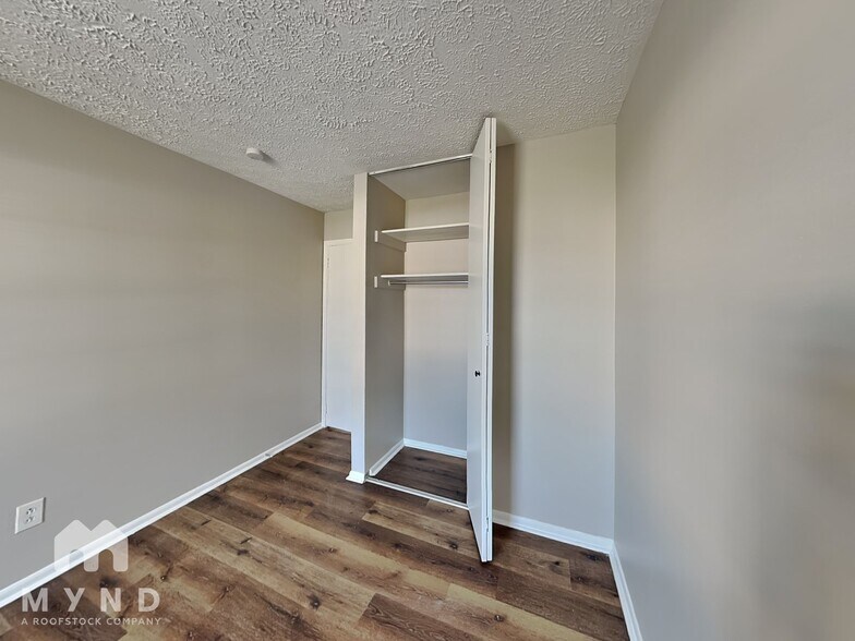 Building Photo - 2911 N Gresham Rd