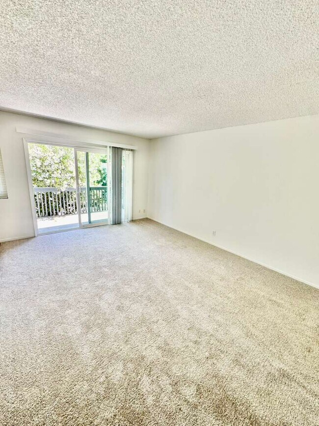 Building Photo - 998 Ignacio Blvd