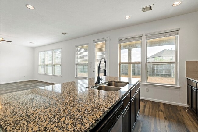 Building Photo - 25435 Autumn Woods Dr