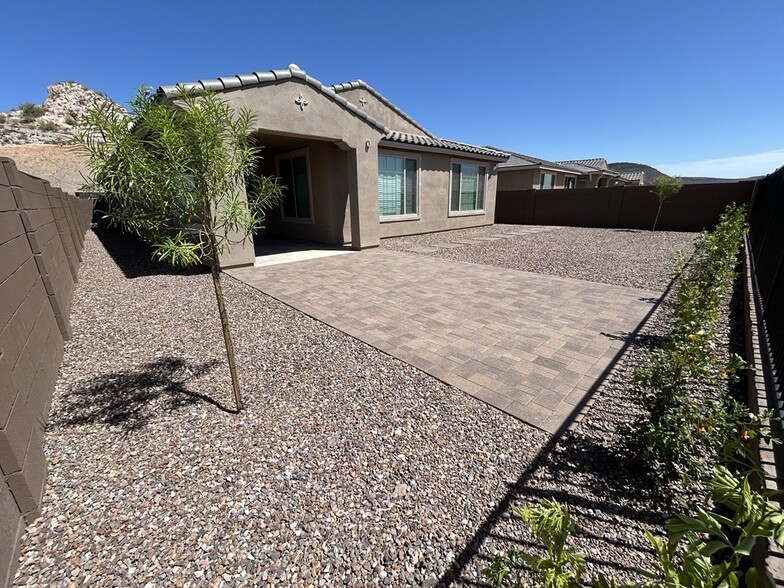 Building Photo - 13531 W Calle de Baca