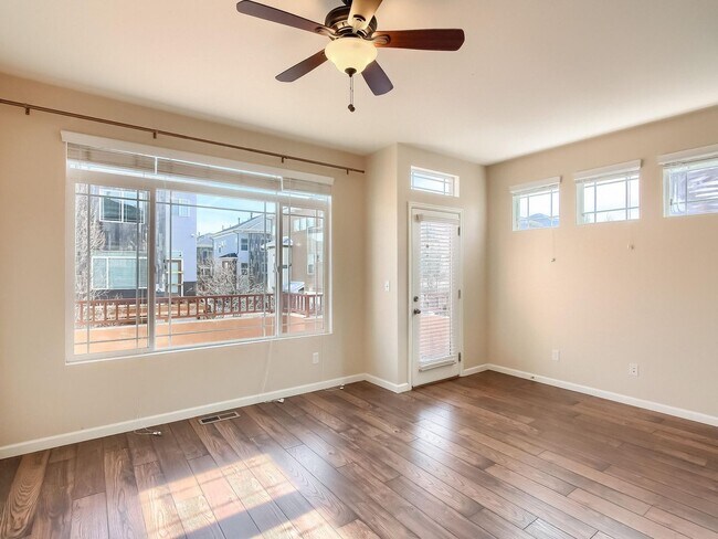 Building Photo - 2 Bedroom Townhome in Denver