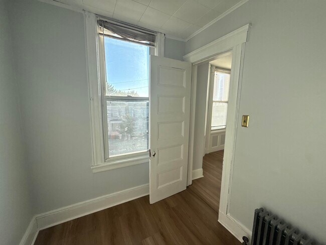 Building Photo - 712 15th St