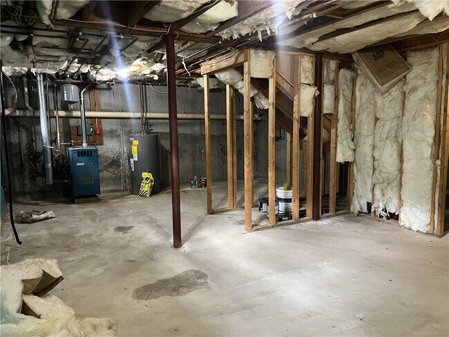 Building Photo - 11 Newcomb St