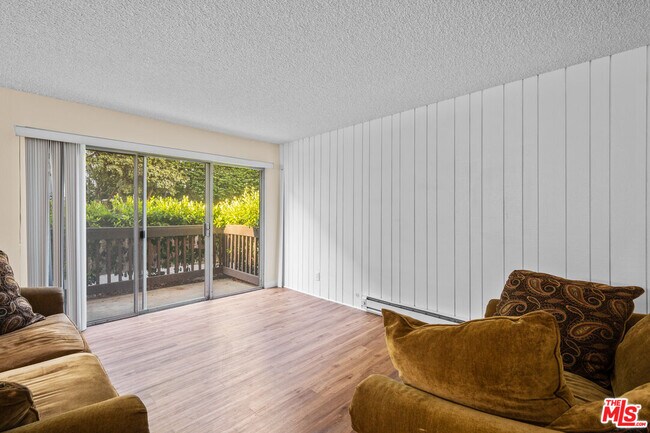 Building Photo - 348 Miraleste Dr