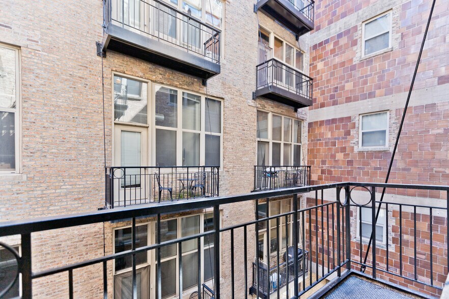 Building Photo - 1500 W Monroe St