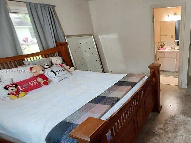 Building Photo - 10646 Barn Rd