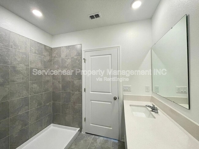 Building Photo - 3931 Willow Brk Dr