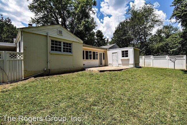Building Photo - 3 br, 1 bath House - 305 White Oak Dr