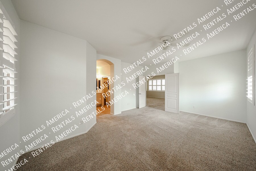 Building Photo - 3920 E Remington Dr