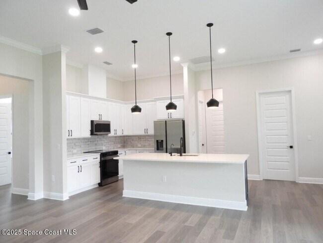 Building Photo - 8555 Henry Avenue