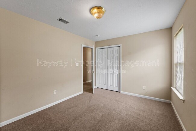 Building Photo - 313 Elbrus Way
