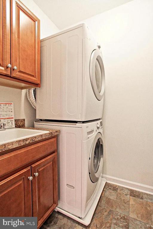 Building Photo - 13652 Endeavour Dr