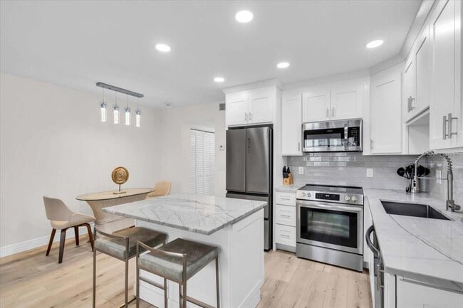 Building Photo - 9755 Harrell Ave